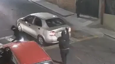Sujetos armados roban un vehículo a plena madrugada