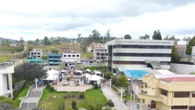 UEB suspende clases presenciales por paro en Ecuador.