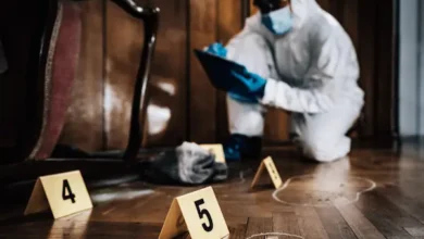 Policía descubre cuerpo de bebé en el clóset de una estudiante universitaria