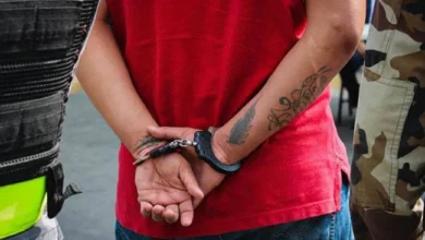 Hombre recibe 40 meses de prisión por portar arma en Ambato.