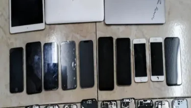 Policía decomisó 75 celulares de 5 locales de Riobamba