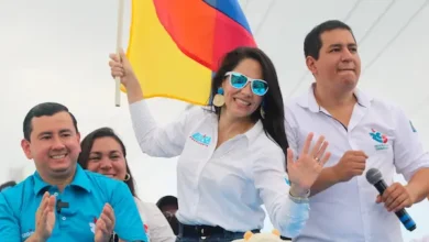 CNE presenta denuncia al binomio correísta González-Arauz