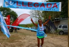 Atleta chimboracense de 64 años se prepara para correr 100km.