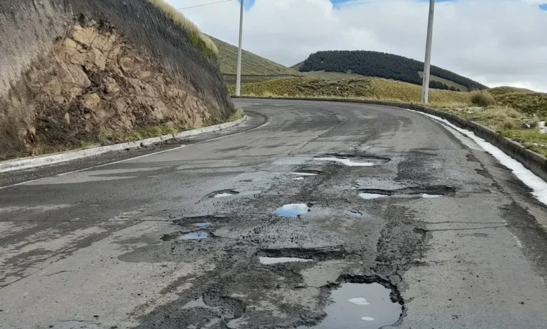 Pujilí denuncian mal estado de la vía Huayrapungo Guangaje.