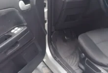 Roban billetera del interior de un vehículo en Riobamba