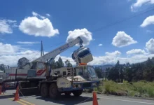 Camión cae a una quebrada en la vía Riobamba – Calpi