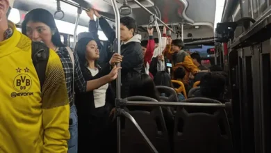 Buses con exceso de pasajeros en hora pico en Riobamba