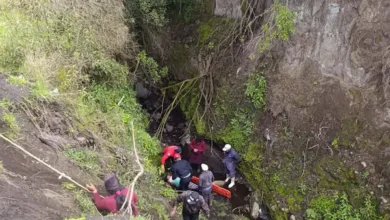 Moto con 2 personas se cayó a un barranco en Guano