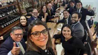 Ministros de Noboa ponen a disposición su cargo tras derrota en la Consulta Popular