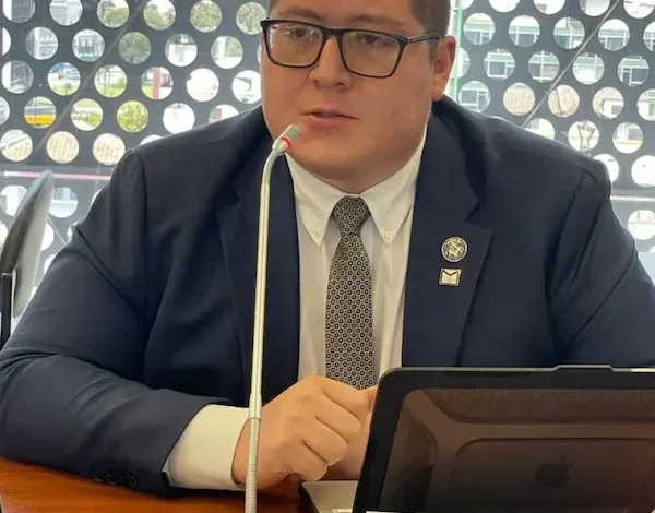 Erick Paul Mejía es el nuevo interventor de la Federación Deportiva de Chimborazo