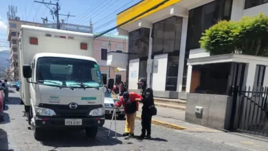 Agente dejó sus funciones para ayudar a discapacitado