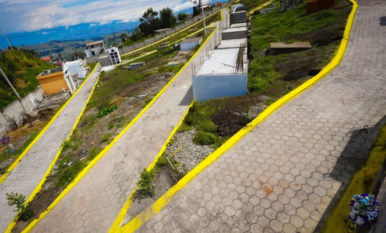 Ambato inauguran cementerio comunitario en Quisapincha.