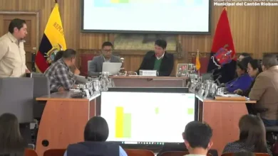Concejales de Riobamba dejan sin quórum a alcalde antes de votar