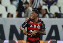 Gonzalo Plata entrego canastas y regalos en el sur de Guayaquil.