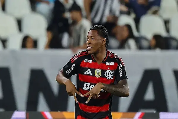 Gonzalo Plata entrego canastas y regalos en el sur de Guayaquil.