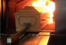 Familia crema el cuerpo equivocado por culpa de un hospital