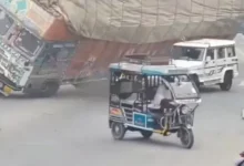 Video | Camión cae sobre camioneta y mata al conductor