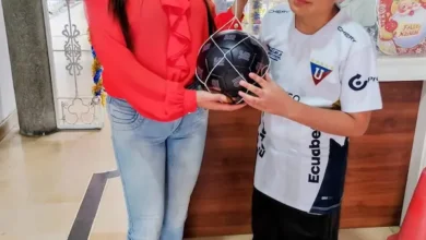 Padrino del Mundialito Ing. Diego Remache entregó los balones de Páez