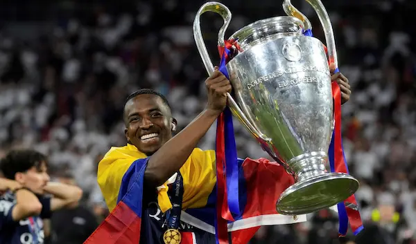 Ecuatoriano en el mejor equipo de fútbol del mundo en 2025