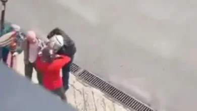 Violento asalto a 2 adultos mayores a plena luz del día