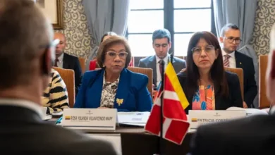 Canciller Rosa Villavicencio y la ministra de Comercio, Diana Morales.