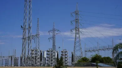 Colombia suspende venta de electricidad a Ecuador