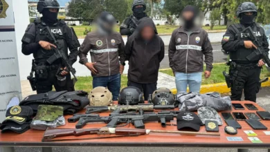 Hombre detenido por porte de armas y usurpación en Latacunga.