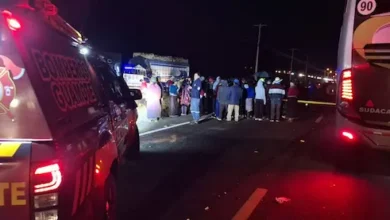 Hombre muere cuando su moto y un bus chocaron en Guamote
