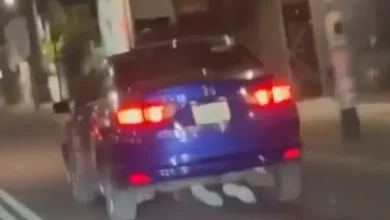 Video | Motociclista muere tras ser arrastrado por auto