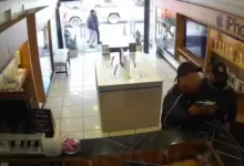 2 jóvenes de Riobamba atraparon y golpearon a ladrón