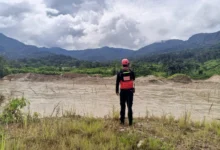 Bomberos buscan a hombre desaparecido en el río Zamora.