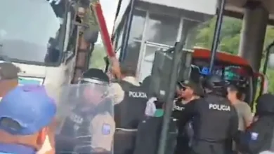 Protesta de ciudadanos por tarifa de peaje en la vía Alóag- Santo Domingo