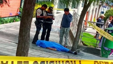 Hombre muere en los exteriores del municipio de Ambato.