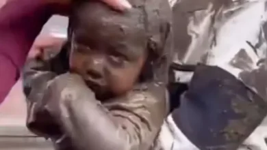 Video | Madre e hija sobreviven al aluvión en Alausí