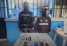 Policía decomisa armas y celulares en cárcel de Macas.