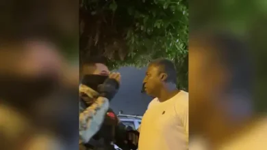 Video | Asambleísta Roberto Cuero protagoniza pelea con militares