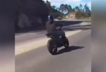 Video | Motociclista muere tras impactarse con camión