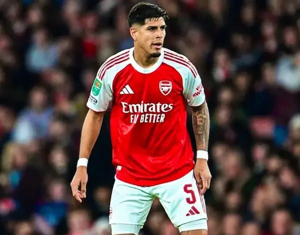 Arsenal comprará definitivamente al defensor Piero Hincapié.