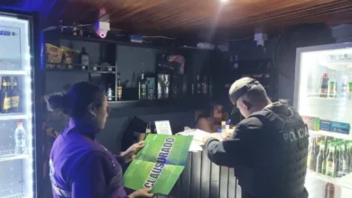 Clausuran 3 bares en Limón Indanza tras operativo policial.