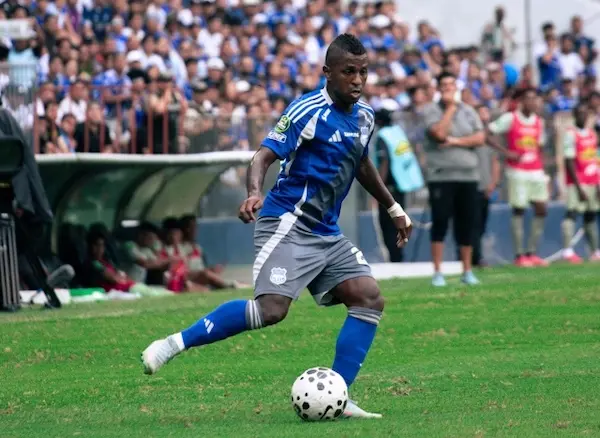 Miller Bolaños detenido durante toque de queda en Guayaquil.