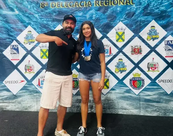 Nadadora riobambeña gana medallas de oro en torneo brasileño. FUENTE: Cortesía.