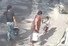 Video | Mujer quema con agua hirviendo a un niño de 5 años