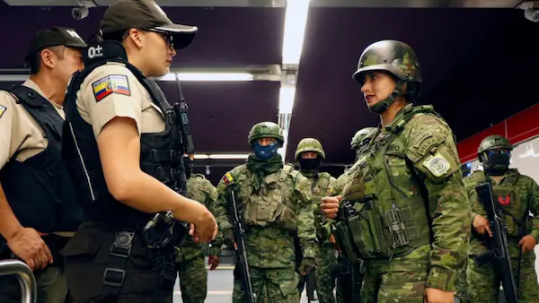 Militares y policías operarán juntos sin estado de excepción