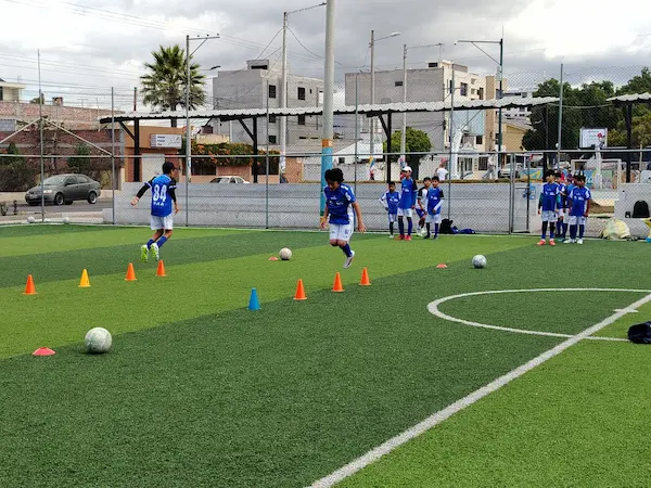 Niño Moi prepara a sus jugadores para el Mundialito 2026