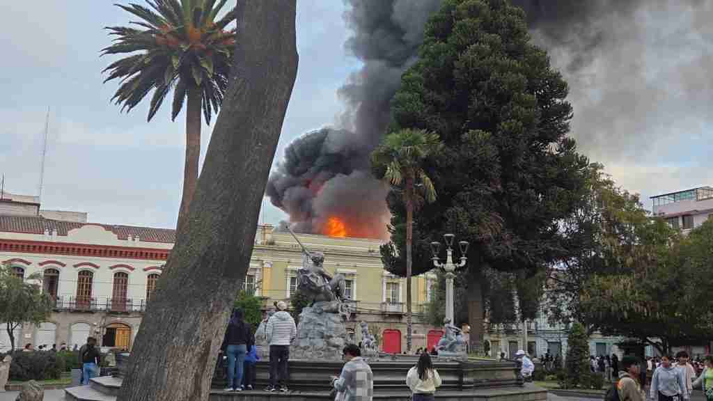Incendio en Riobamba el sábado 15 de agosto 2026 en el centro histórico 