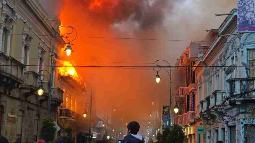 Incendio en Riobamba, centro histórico