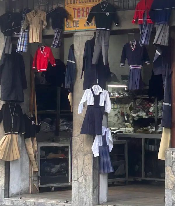Uniformes escolares en Riobamba: dónde comprarlos