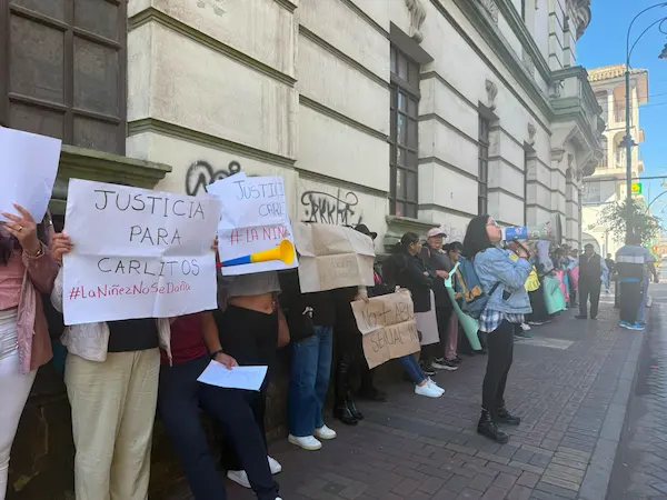 Familia de Carlitos convoca a plantón por justicia en Riobamba