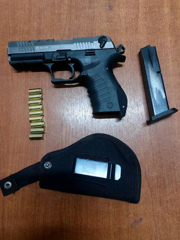 Policía aprehende a ciudadano por porte de arma en Riobamba